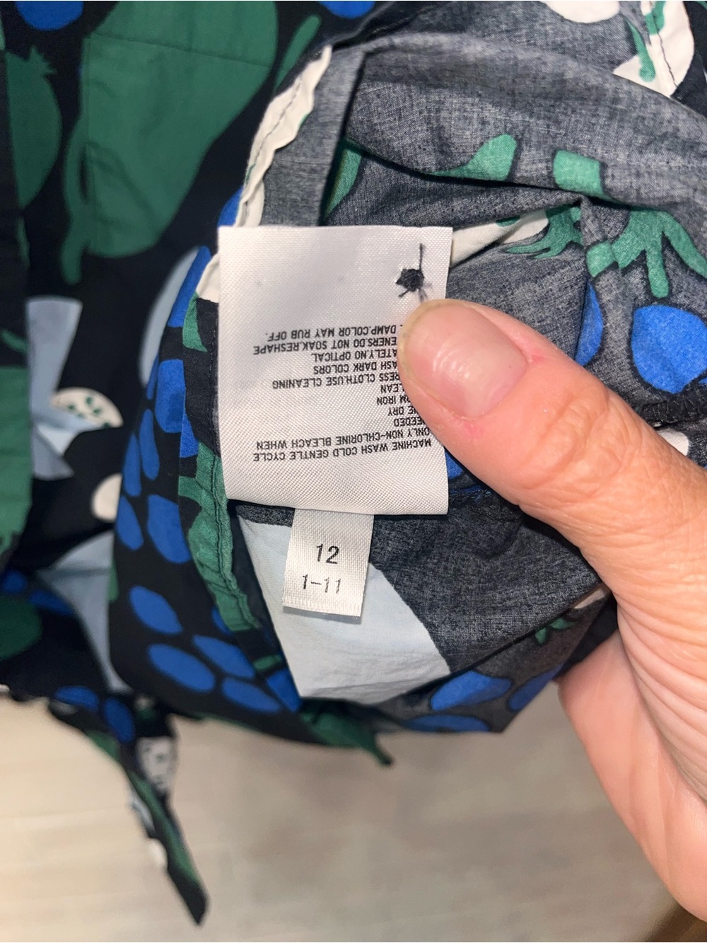 RARE Uniqlo x Marimekko Limited Edition Fruit Print Button-Up Shirt Sz XS - Picture 8 of 9